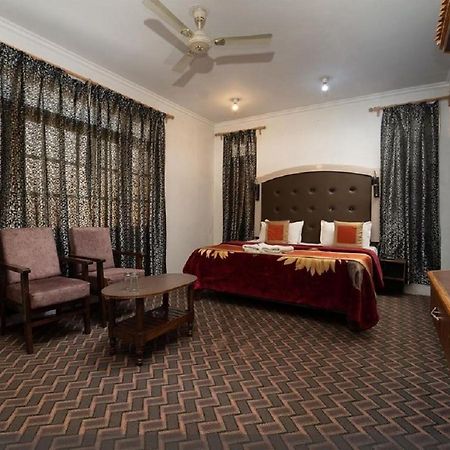 Hotel Al Azrah Srinagar  Bagian luar foto