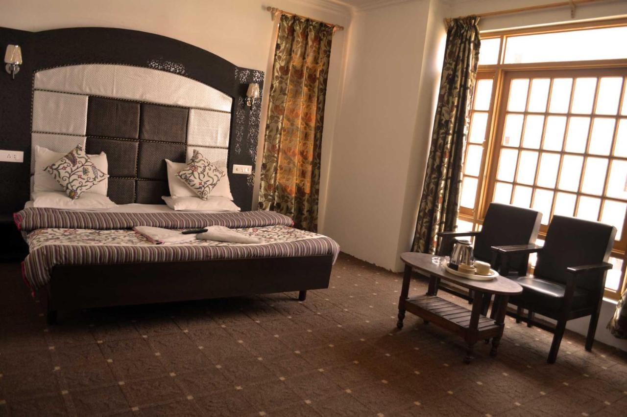 Hotel Al Azrah Srinagar  Bagian luar foto