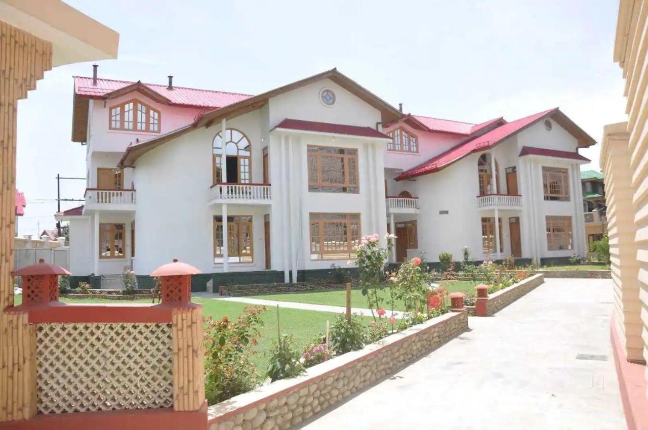 Hotel Al Azrah Srinagar  Bagian luar foto