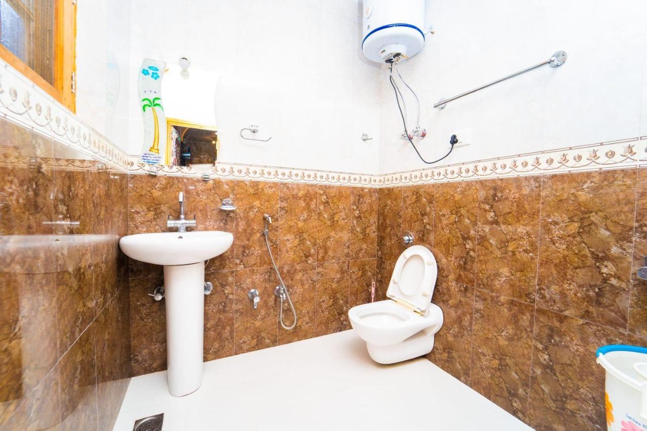 Hotel Al Azrah Srinagar  Bagian luar foto