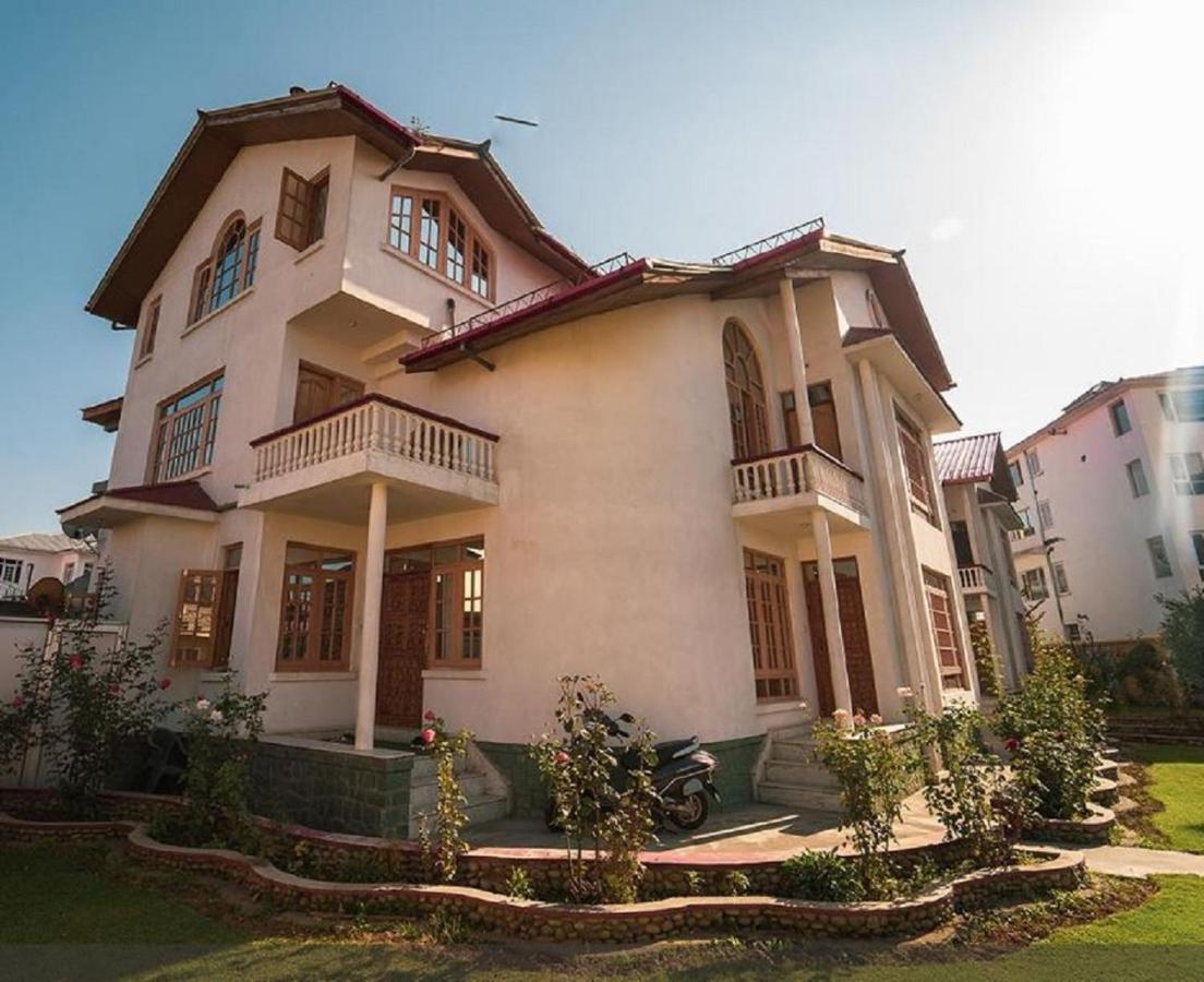 Hotel Al Azrah Srinagar  Bagian luar foto