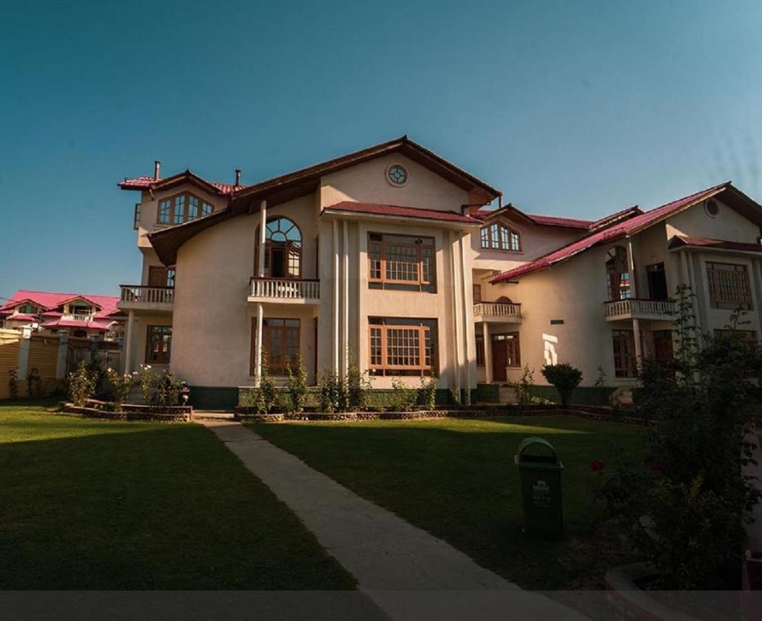 Hotel Al Azrah Srinagar  Bagian luar foto