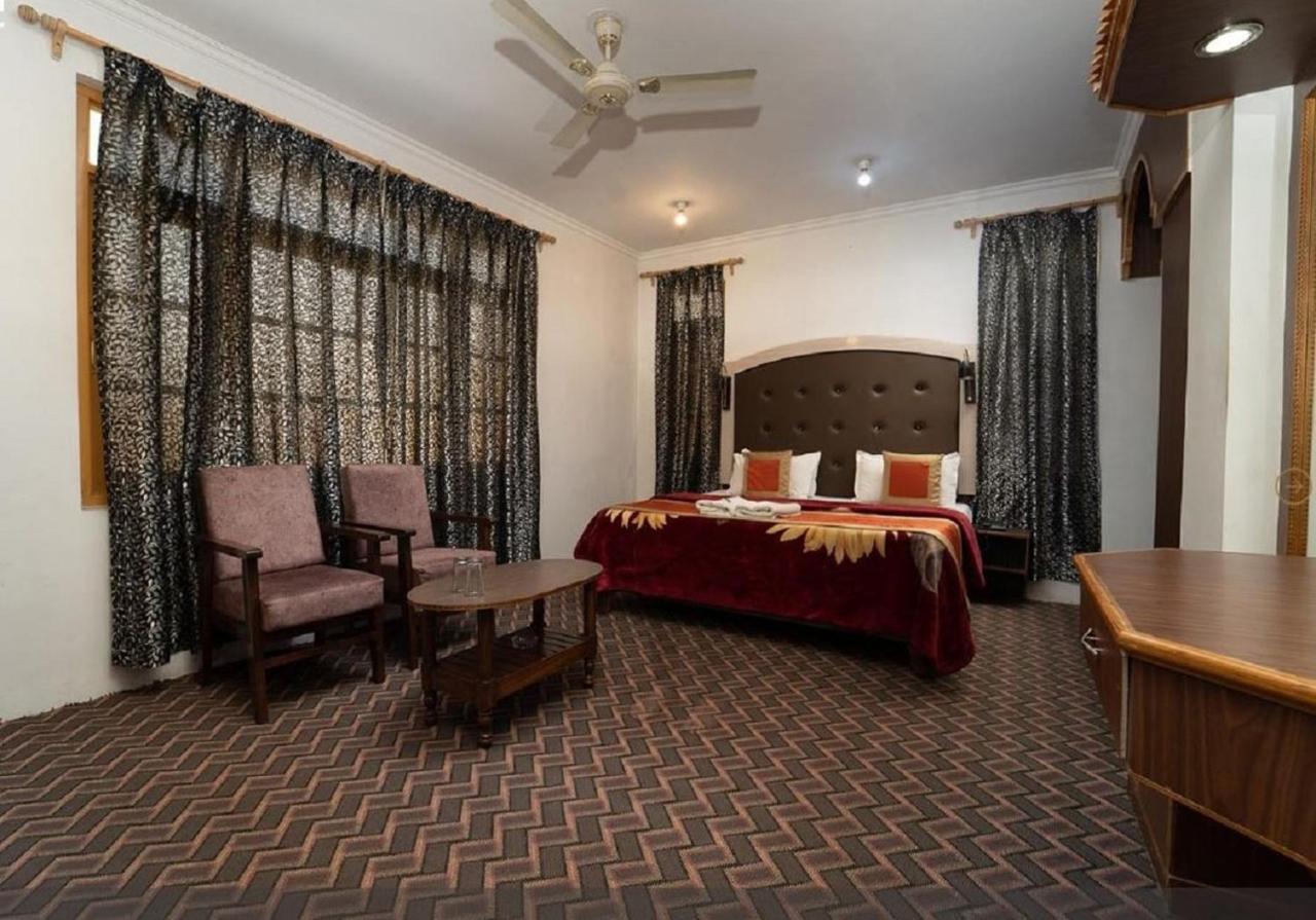 Hotel Al Azrah Srinagar  Bagian luar foto