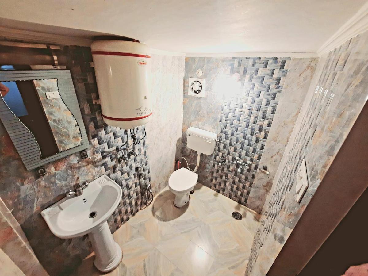 Hotel Al Azrah Srinagar  Bagian luar foto